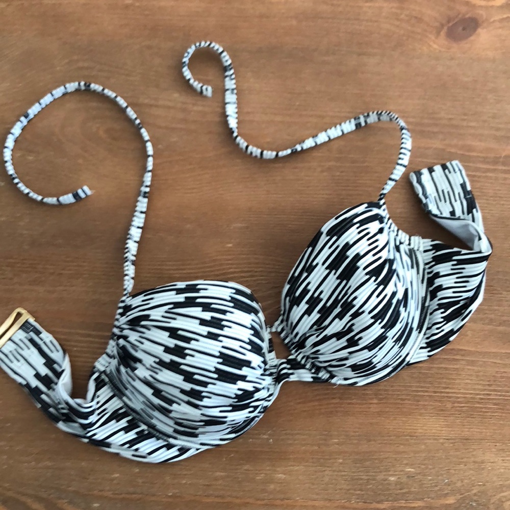 Victoria’s Secret bikini top